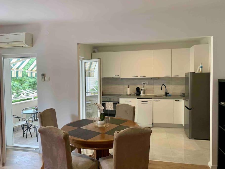 With 2 Bedrooms And Balcony, Near Center Apartment Split